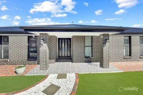 22 FAIRLEIGH PL, KELSO, NSW 2795