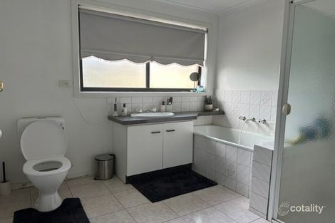 Property photo of 11 Eildon Court Meadow Heights VIC 3048