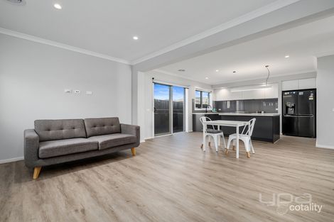 Property photo of 24 Basildon Crescent Strathtulloh VIC 3338