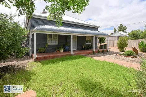 4 Fourth St, Quorn, SA 5433
