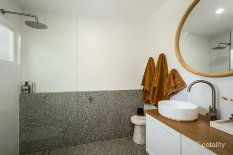 Property photo of 16 Donna Street Kenmore QLD 4069