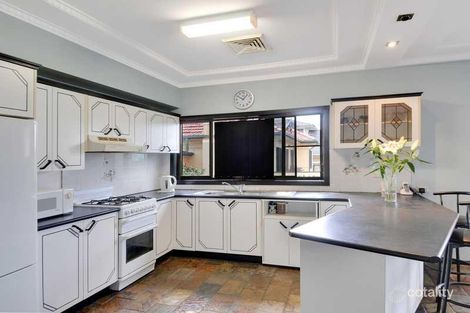 Property photo of 30 St Cloud Crescent Lake Heights NSW 2502