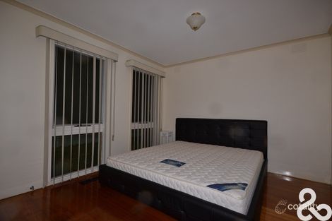 Property photo of 30 Streeton Circuit Mill Park VIC 3082