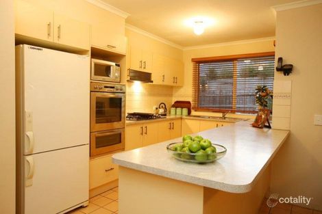 Property photo of 18 Sharpe Court Berwick VIC 3806