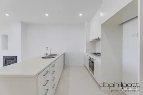 Property photo of 16 Parri Crescent New Port SA 5015