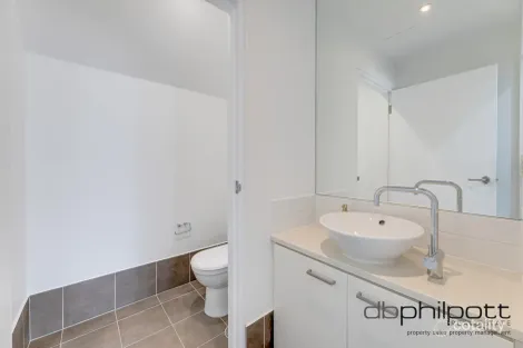 Property photo of 16 Parri Crescent New Port SA 5015