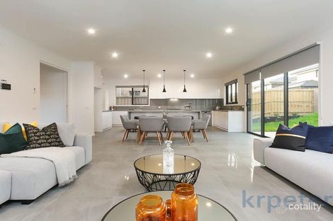 Property photo of 25 Patricia Loop Keysborough VIC 3173