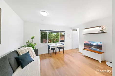 Property photo of 4/42 Ronald Street Wynnum QLD 4178