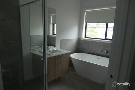 Property photo of 18 Bottlebrush Way Lucknow VIC 3875