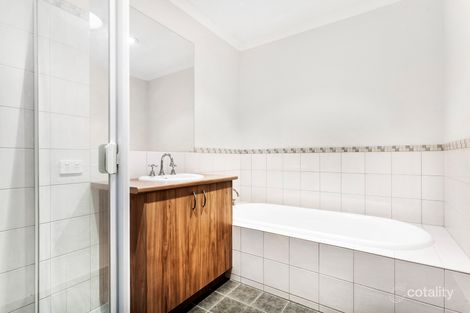 Property photo of 4 Malabar Walk Bundoora VIC 3083