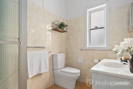 Property photo of 8 Hansard Place West Bathurst NSW 2795