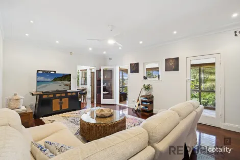 Property photo of 36 Muir Street Labrador QLD 4215