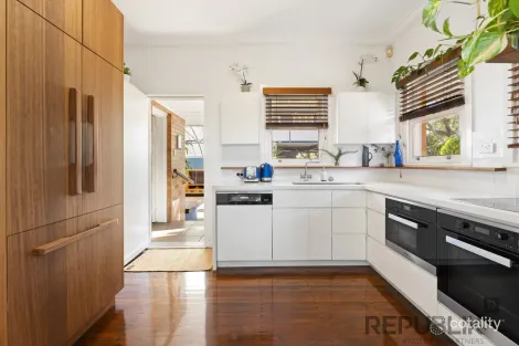 Property photo of 36 Muir Street Labrador QLD 4215