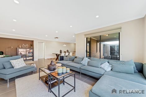 Property photo of 19 Avonmore Way Weir Views VIC 3338