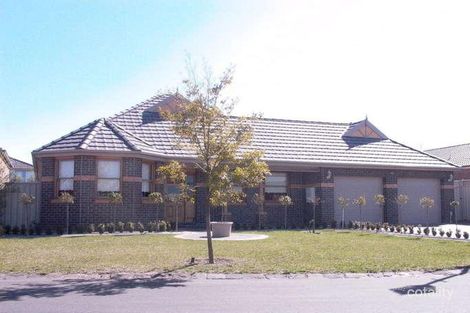 17 Macklin Way, Caroline Springs, VIC 3023