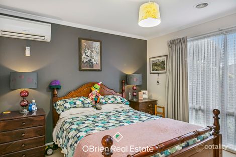 Property photo of 2 Macalister Place Pakenham VIC 3810