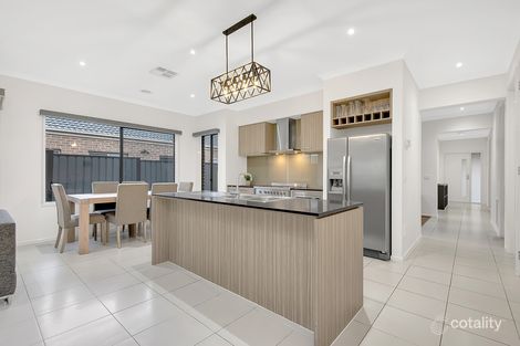 Property photo of 19 Watersedge Way Roxburgh Park VIC 3064