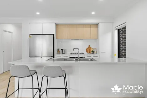 4 Roseburn Ave, Mickleham, VIC 3064