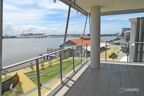 Property photo of 403/17 Honeysuckle Drive Newcastle NSW 2300