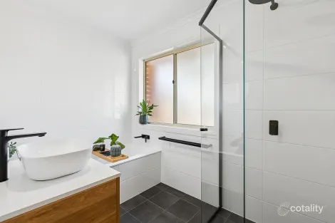 Property photo of 16 Saxby Close Amaroo ACT 2914