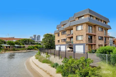 Property photo of 5/33 Surfers Avenue Mermaid Waters QLD 4218