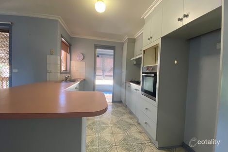 Property photo of 1 Flintoff Court Mill Park VIC 3082