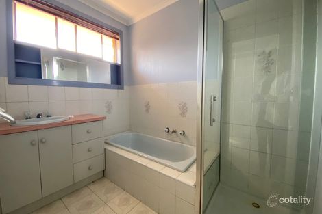 Property photo of 1 Flintoff Court Mill Park VIC 3082