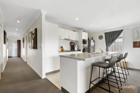 Property photo of 6 Graduation Place Churchill VIC 3842