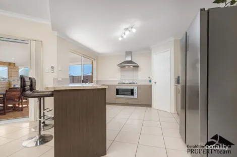 Property photo of 34 Lugger Outlook Glenfield WA 6532