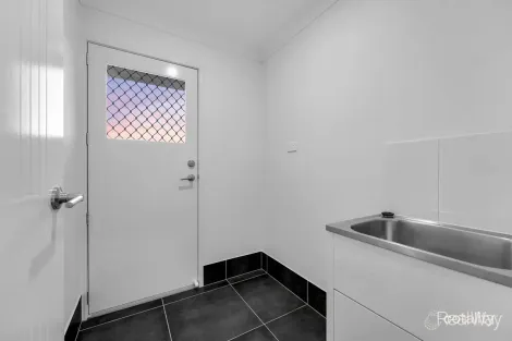 Property photo of 43 Midnight Crescent Spring Mountain QLD 4300