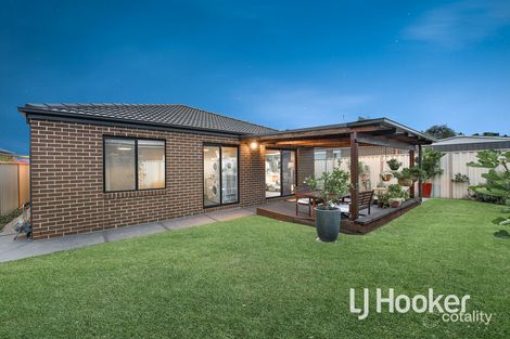 18 Willowtree Dr, Pakenham, VIC 3810