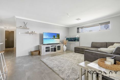 Property photo of 33 Windrow Grove Whitby WA 6123