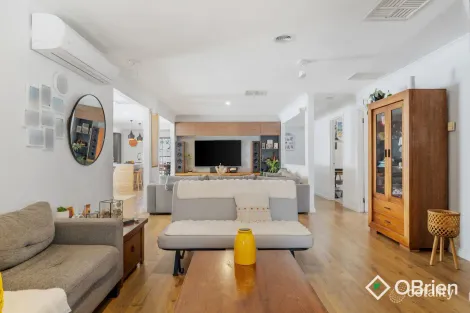 Property photo of 30 Taplan Crescent Cranbourne West VIC 3977