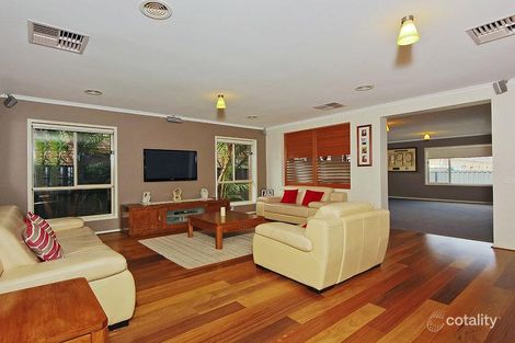 Property photo of 5 Snowden Place Roxburgh Park VIC 3064