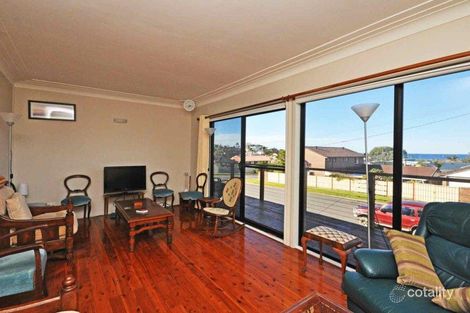 Property photo of 30 Macquarie Grove Caves Beach NSW 2281