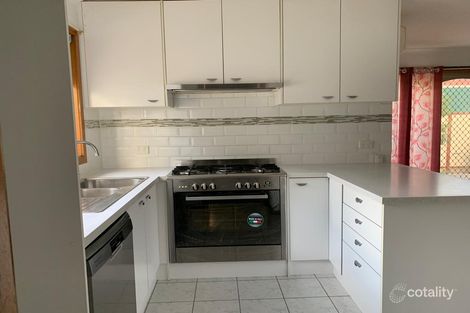 Property photo of 4 Peppermint Grove Meadow Heights VIC 3048