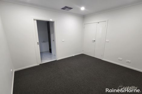 4 Railway Ave, Donnybrook, VIC 3064