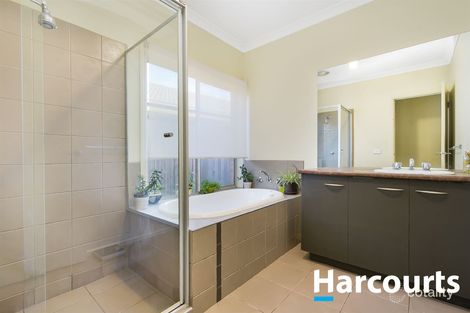 Property photo of 17 Honey Myrtle Way Cranbourne VIC 3977