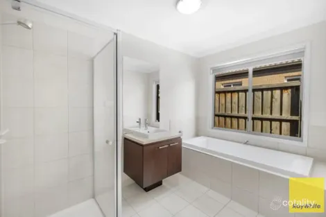 Property photo of 79 Grassbird Drive Point Cook VIC 3030