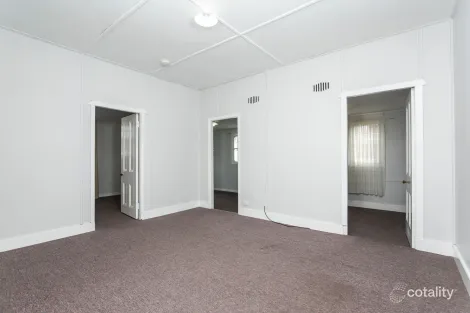 Property photo of 2 Lyne Street Oak Flats NSW 2529