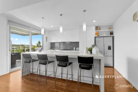 Property photo of 16 Bayleaf Street Berwick VIC 3806