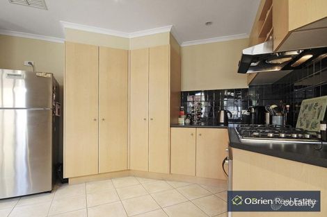 Property photo of 2 Willowbank Pocket Pakenham VIC 3810