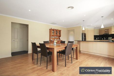 Property photo of 2 Willowbank Pocket Pakenham VIC 3810