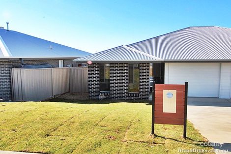Property photo of 2/10 Gasnier Loop Boorooma NSW 2650