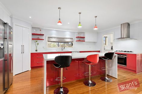 Property photo of 4 Roselea Place Narre Warren North VIC 3804