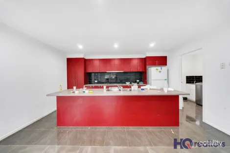 Property photo of 1 Mapleton Way Tarneit VIC 3029