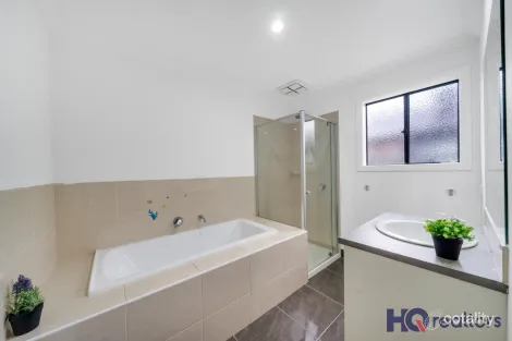 Property photo of 1 Mapleton Way Tarneit VIC 3029