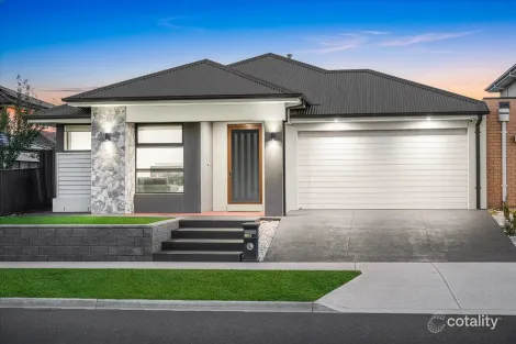 Property photo of 3 Cradle Circuit Manor Lakes VIC 3024