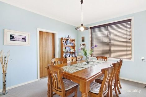 Property photo of 6 Nikkinbah Street Belmont North NSW 2280