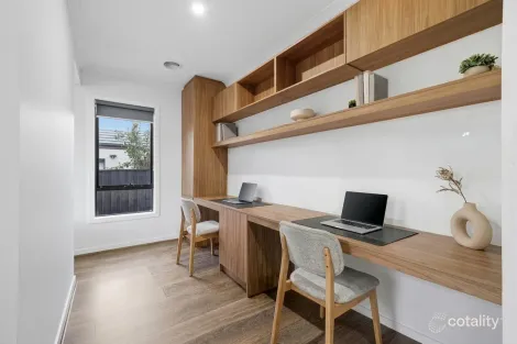 Property photo of 3 Cradle Circuit Manor Lakes VIC 3024